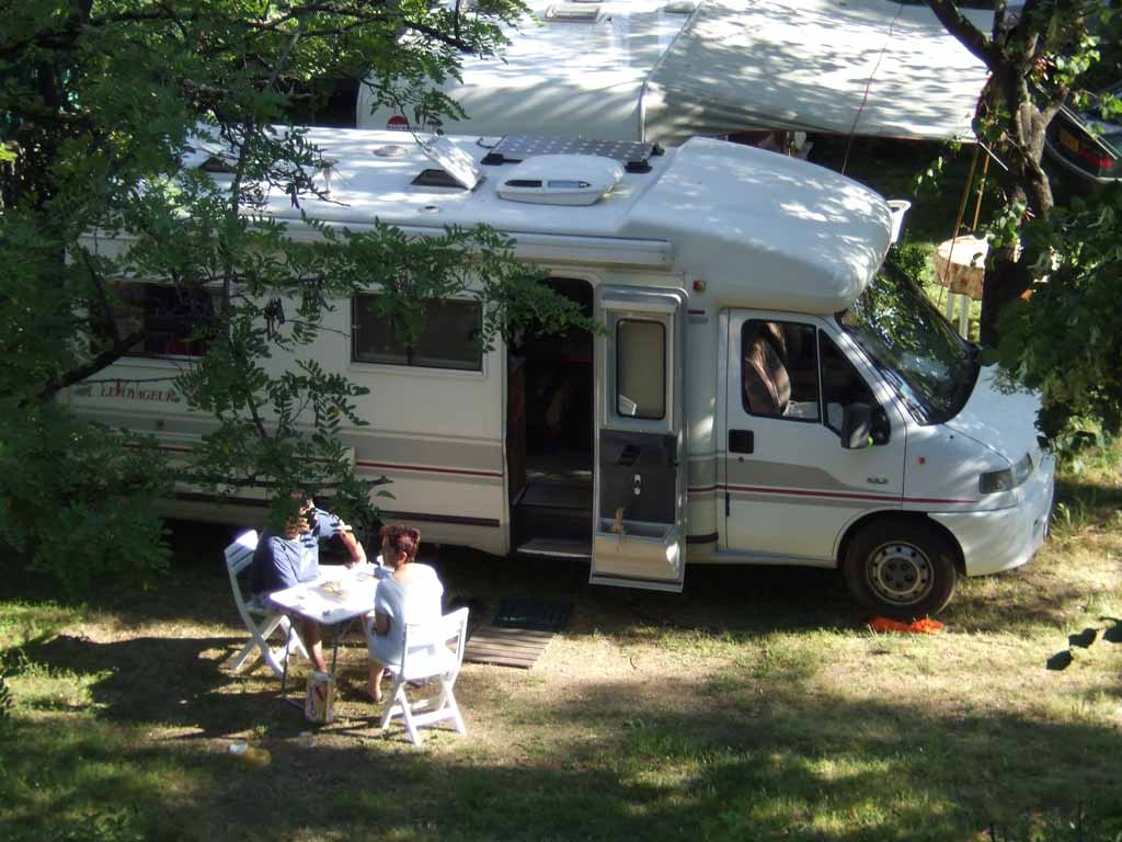 emplacement camping cars barjac